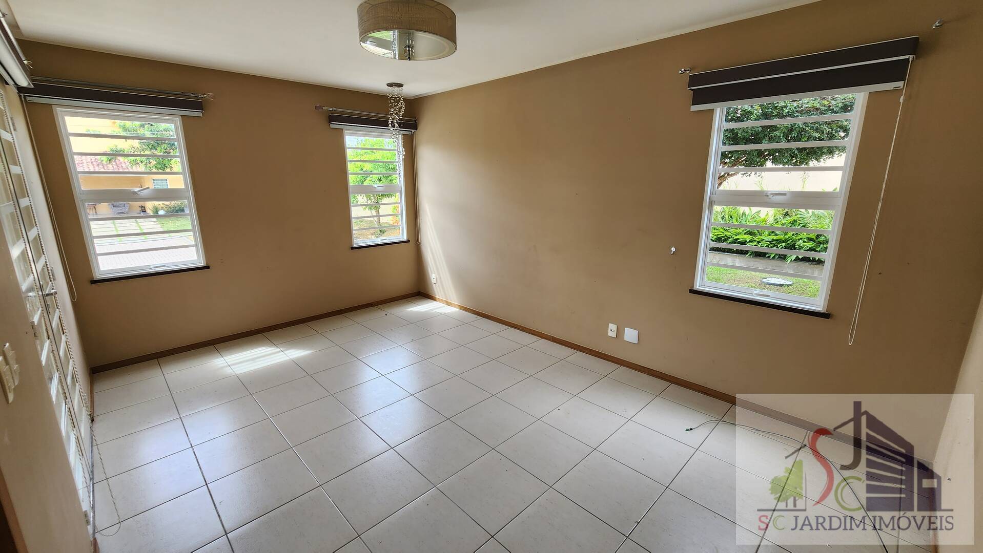 Casa de Condomínio para alugar com 4 quartos, 181m² - Foto 2