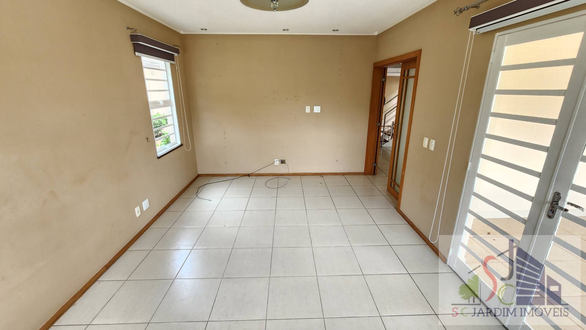 Casa de Condomínio para alugar com 4 quartos, 181m² - Foto 4