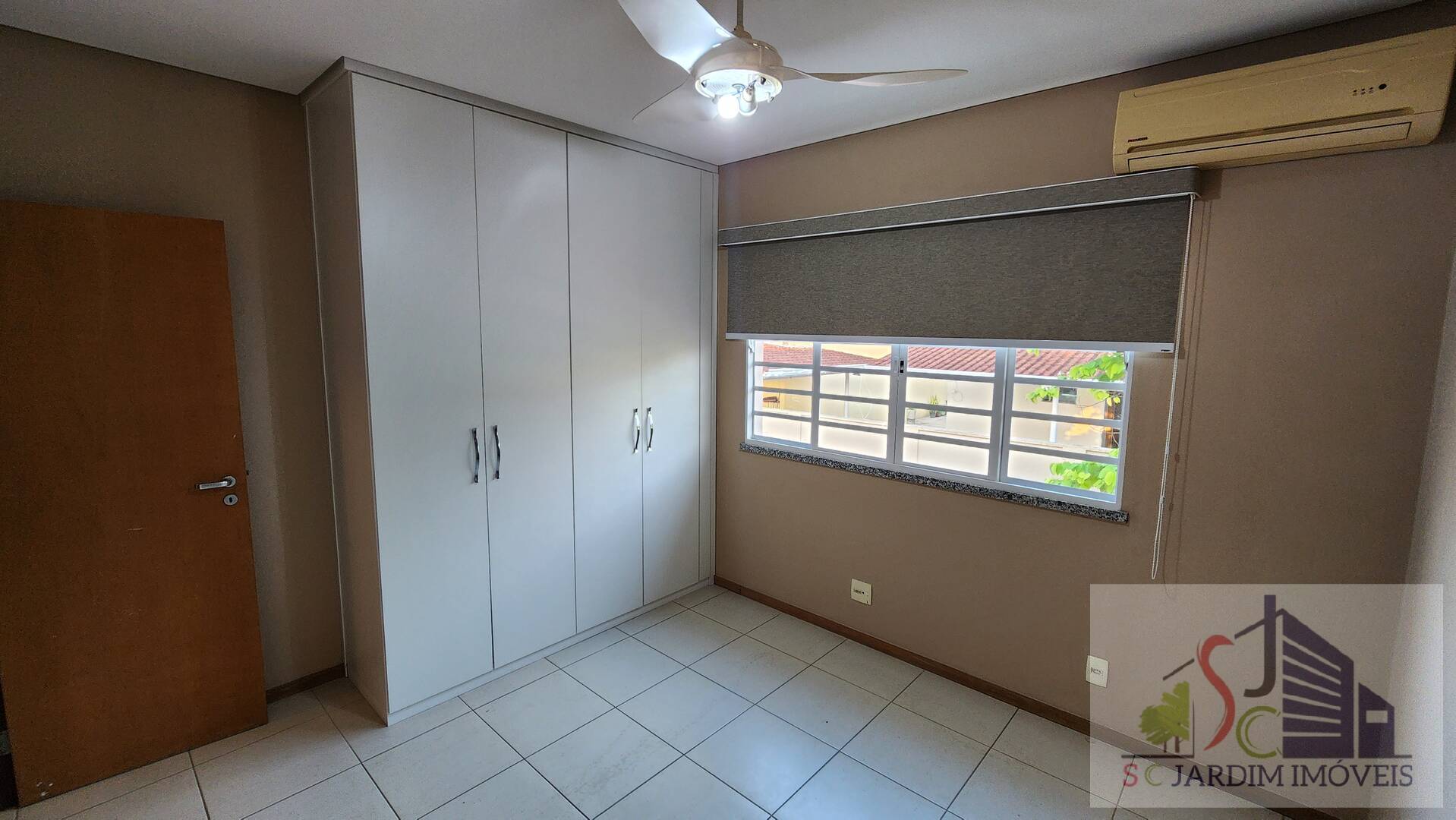 Casa de Condomínio para alugar com 4 quartos, 181m² - Foto 14